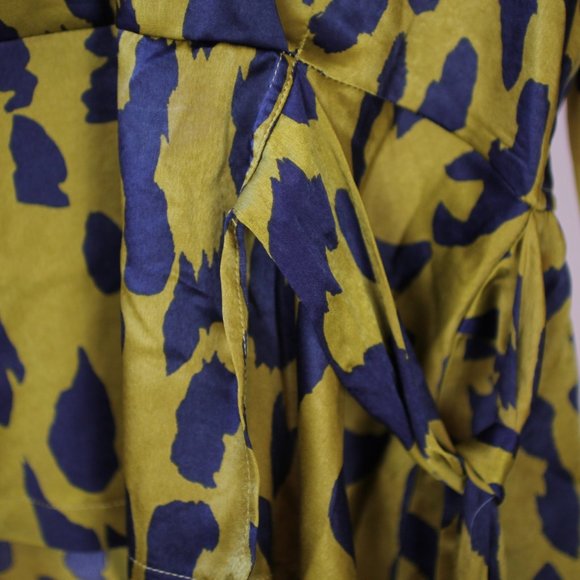 NWT Patterned Blouse - Picture 8 of 8